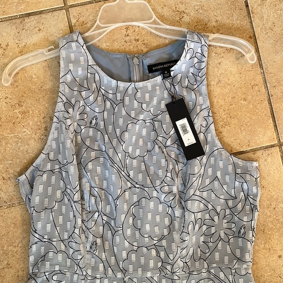 Light blue long dress with silver rectangular detail and black line design - Picture 3 of 5